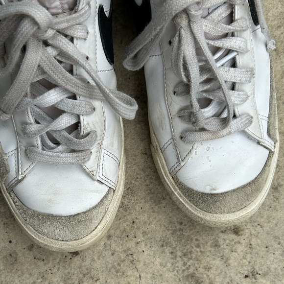 Nike black & white Blazer Mid ‘77, size 9.5 (41) - Picture 7 of 11